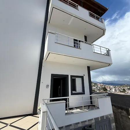 Estia * Sarandë